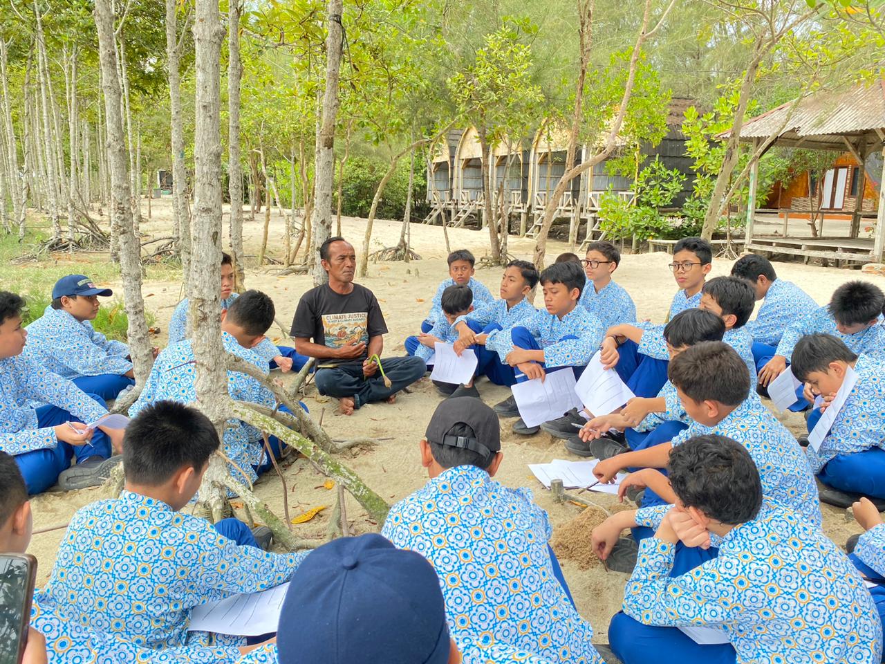 Belajar di Alam 🌿 Serunya Field Trip ke Hutan Mangrove!