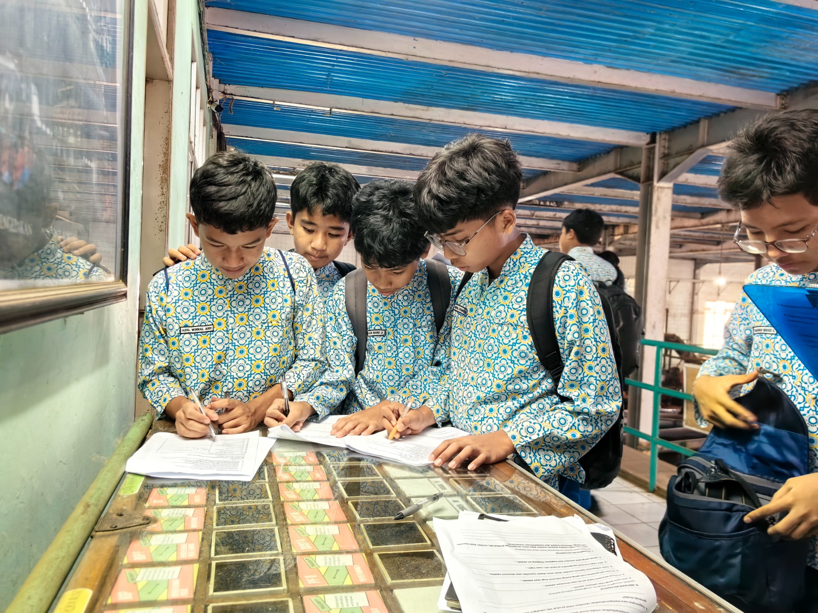 FIELD TRIP SMP AL-FITYAN KELAS IX IKHWAN : Eksplorasi Perkebunan dan Industri Teh Bah Butong, Simalungun
