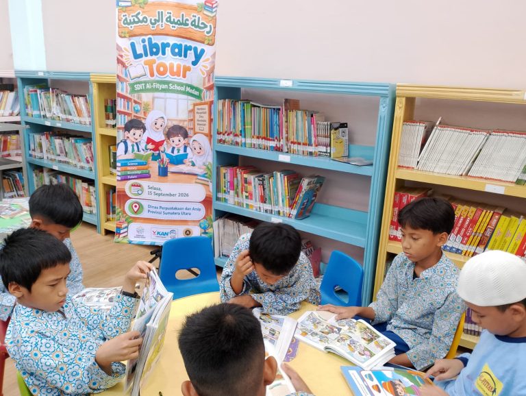 LIBRARY TOUR: SERUNYA MENJELAJAH DUNIA BUKU!